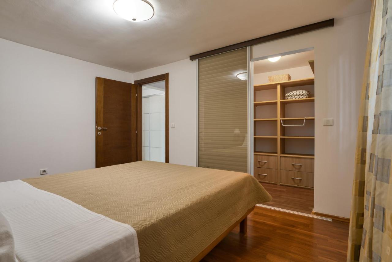 Apartman Marija Lux Sveti Stefan Eksteriør billede